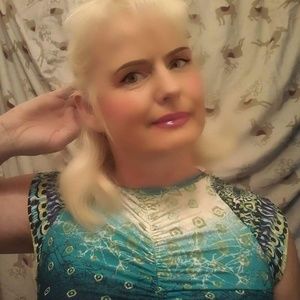 I am selling Women's used Fashion Clothes.